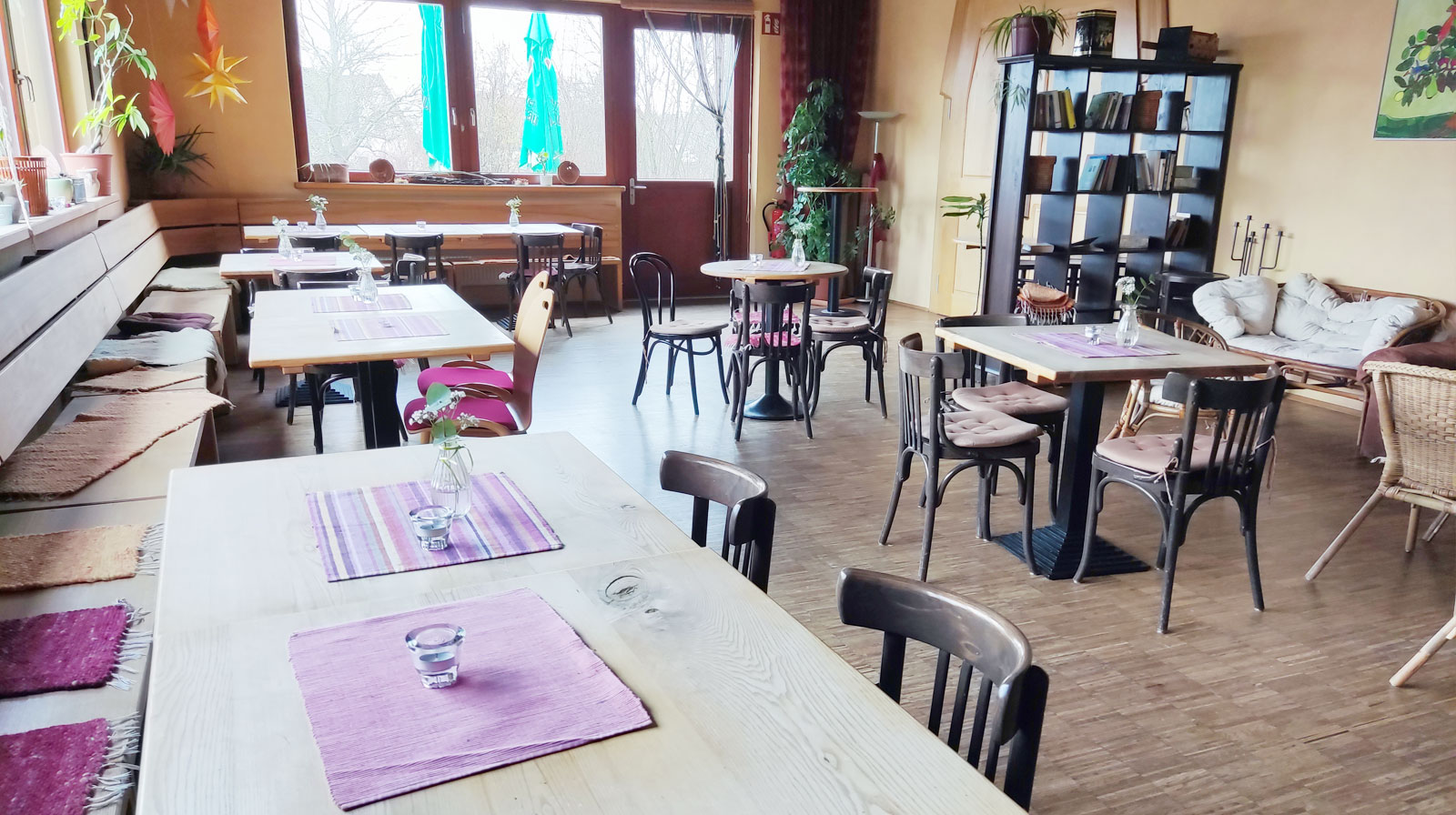 Serviceleistungen am Hausenhof Unser Dorfcafe lädt zum Verweilen ein.
