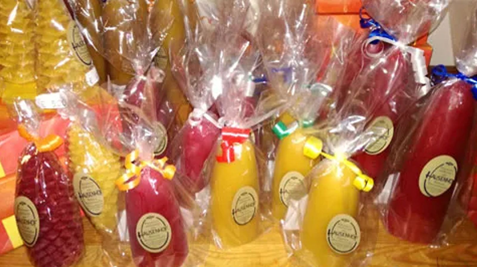 Serviceleistungen am Hausenhof Am Hausenhof produzieren wir auch noch qualitativ hochwertige Kerzen aus Wachs