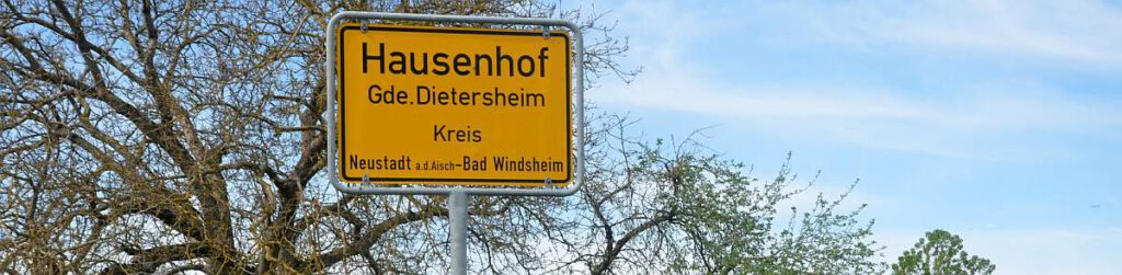 Ortsschild am Hausenhof