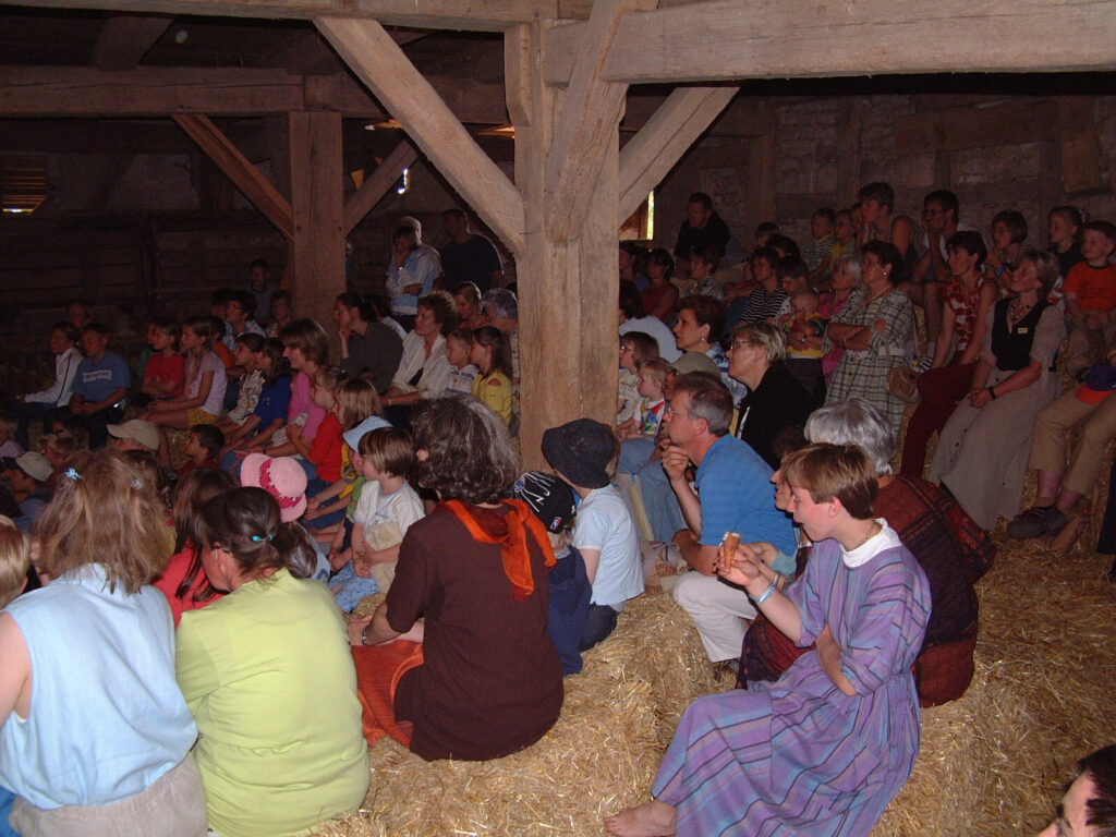 In der Scheune des Hausenhofs wurden Veranstaltungen abgehalten.