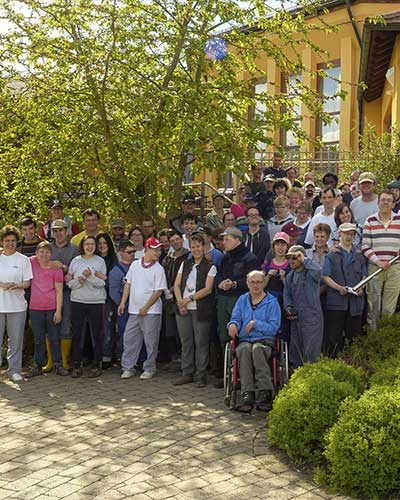 Gruppenfoto aller Bewohner am Hausenhof