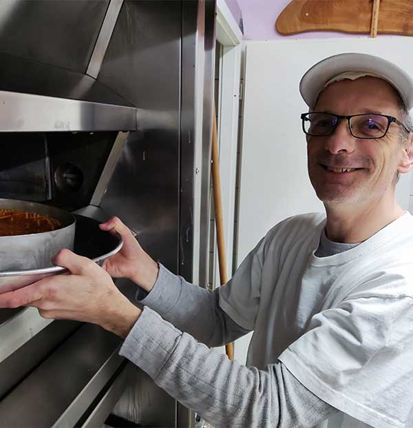 Klaus Dieter Wagner ist seit vielen Jahren in der Backstube und kennt sich sehr gut aus.